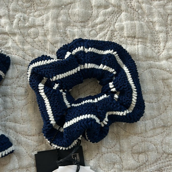 NWT Bundle 🛥️ Hunza G Striped Gigi Bikini and Scrunchie Matching set! - Picture 3 of 10